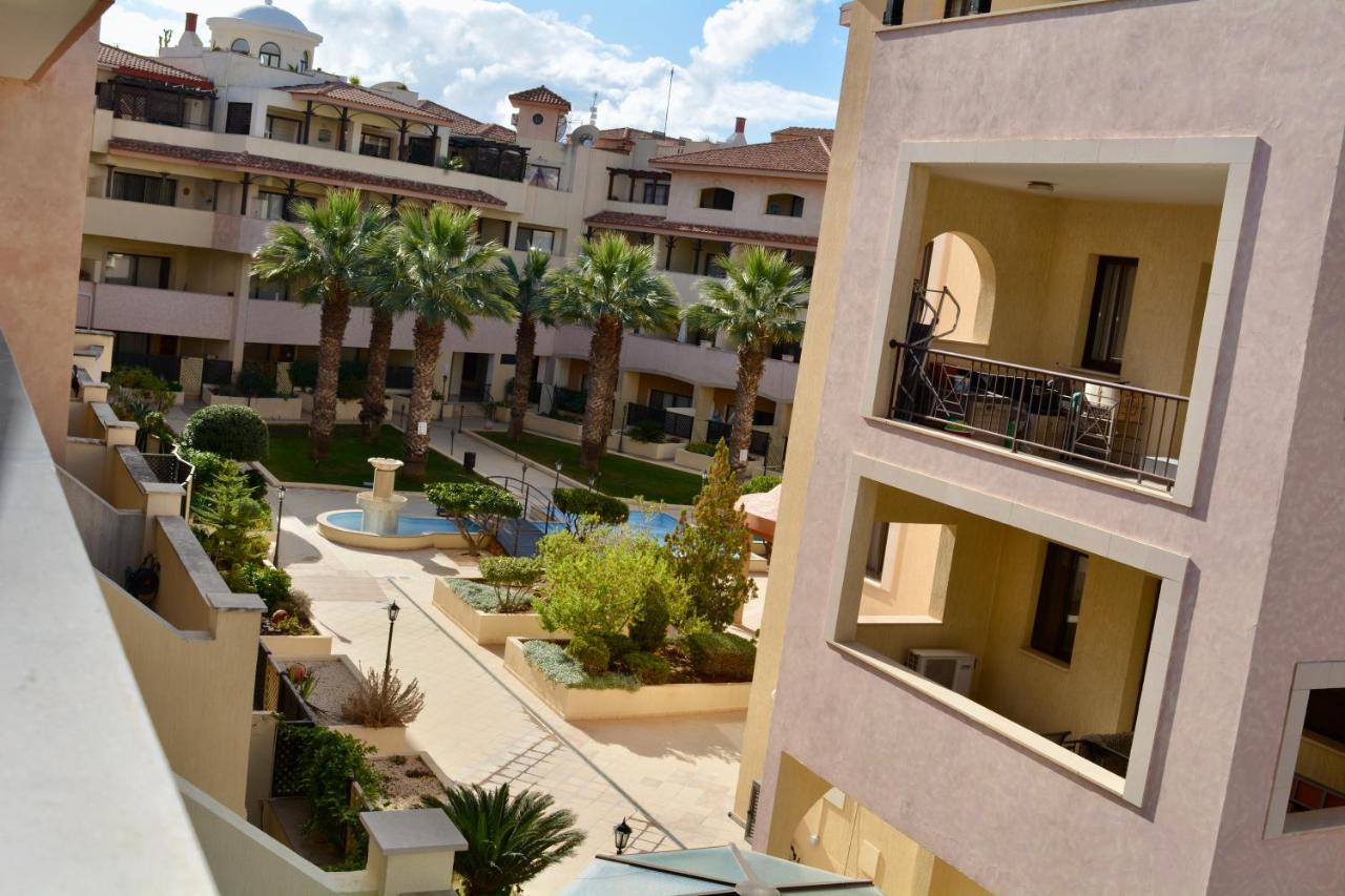 Queens Gardens - Kato Paphos - Next To Kings Ave Mall --- By Yiota エクステリア 写真